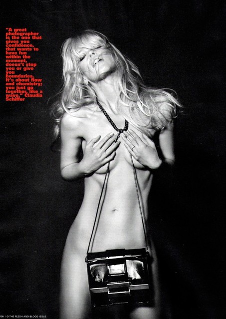 Claudia Schiffer gola v i-D magazine