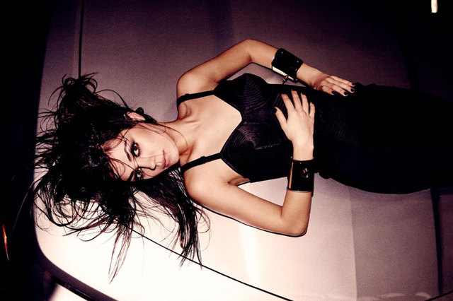 Mila Kunis seksi v reviji BlackBook