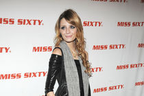 Mischa Barton s strganimi najlonkami / vir: mischa-b.com - thumbnail