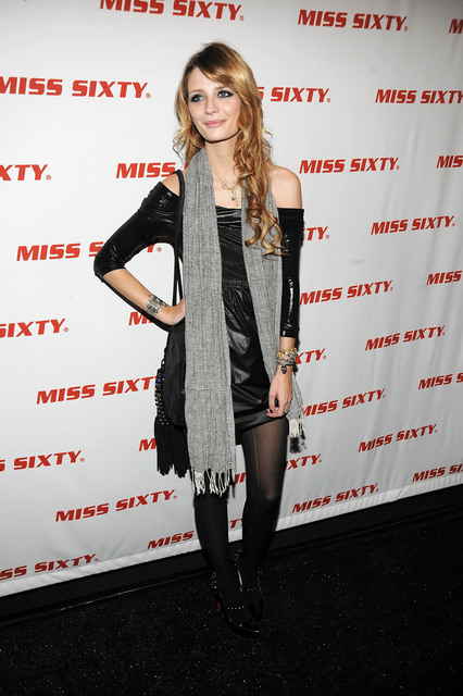 Mischa Barton s strganimi najlonkami / vir: mischa-b.com