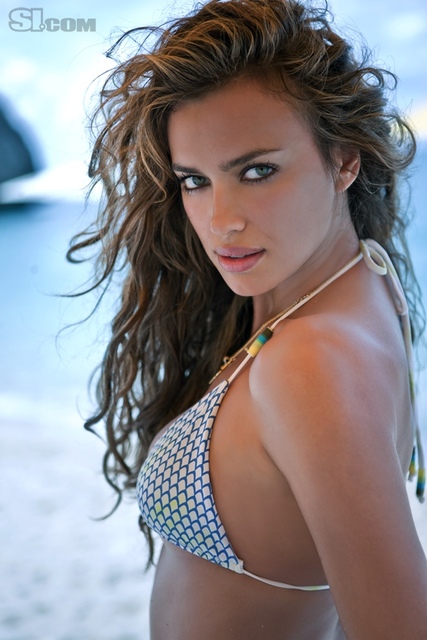 Irina Shayk v kopalkah v Sports Illustrated Swimsuit 2011