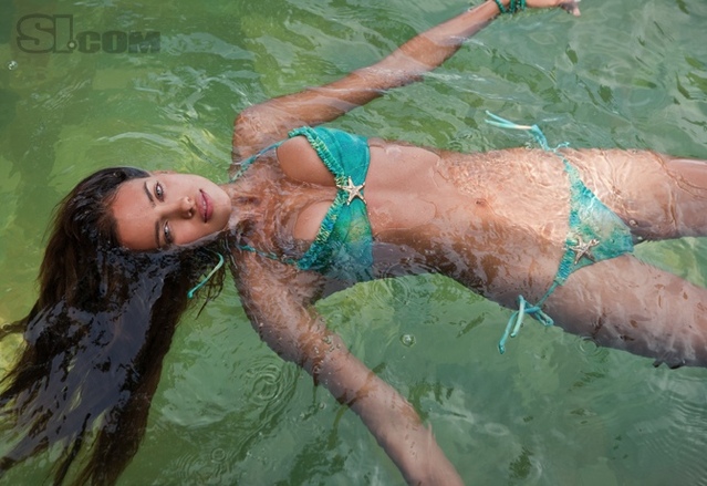 Irina Shayk v kopalkah v Sports Illustrated Swimsuit 2011