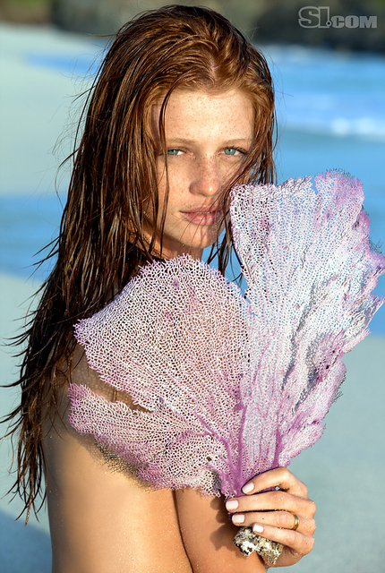 Cintia Dicker v kopalkah - Sports Illustrated Swimsuit 2011