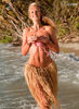 Anne V v kopalkah - Sports Illustrated Swimsuit 2011 - thumbnail