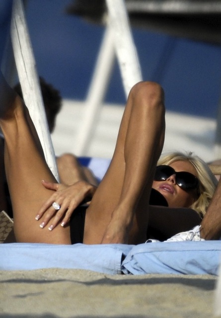 Victoria Silvstedt masturbirala na plaži?