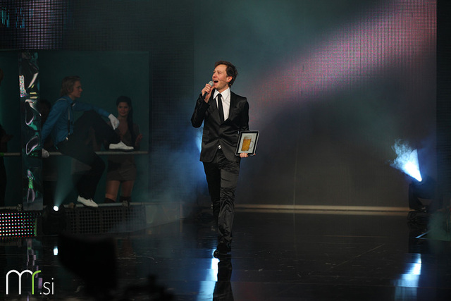 Klemen Slakonja je na EMI 2011 pokazal svoje voditeljske in pevske sposobnosti