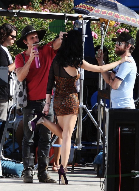 Katy Perry na snemanju Starstrukk z 3OH!3